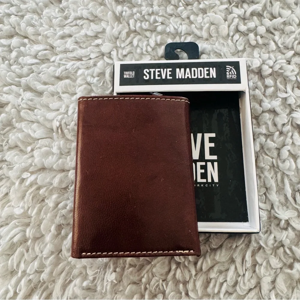 Steve Madden Genuine Leather trifold wallet - Brown. New